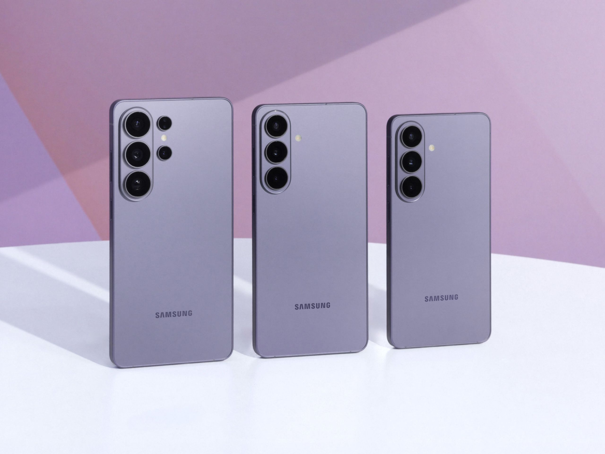 “Galaxy S26 is still the ‘small flagship’ pick — but gaming drains it faster than the marketing suggests”